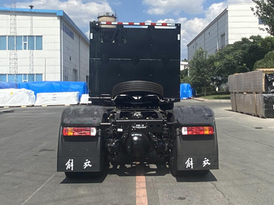 CA4250P66T1BEVA1 解放牌490马力后双桥,后八轮纯电动纯电动半挂牵引车图片