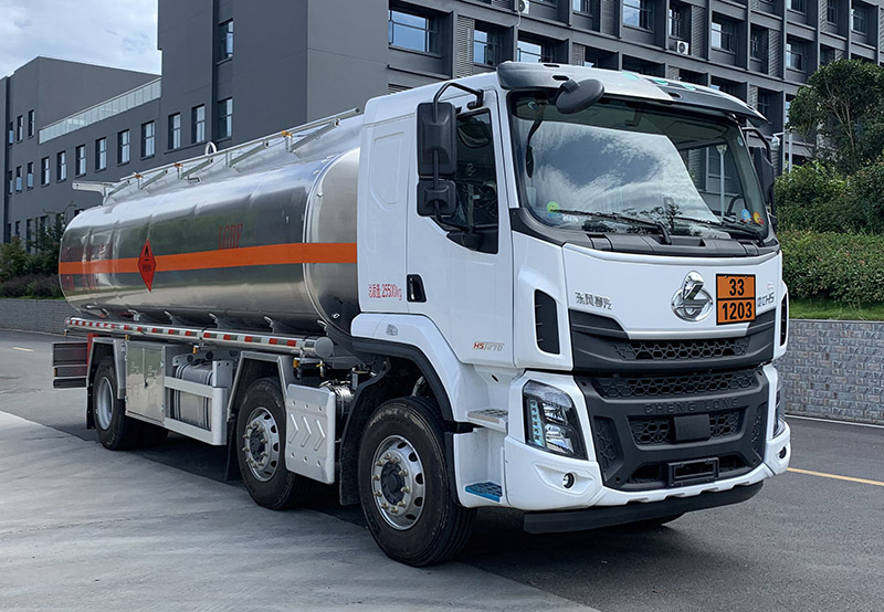 楚飞牌CLQ5261GYY6LZA铝合金运油车