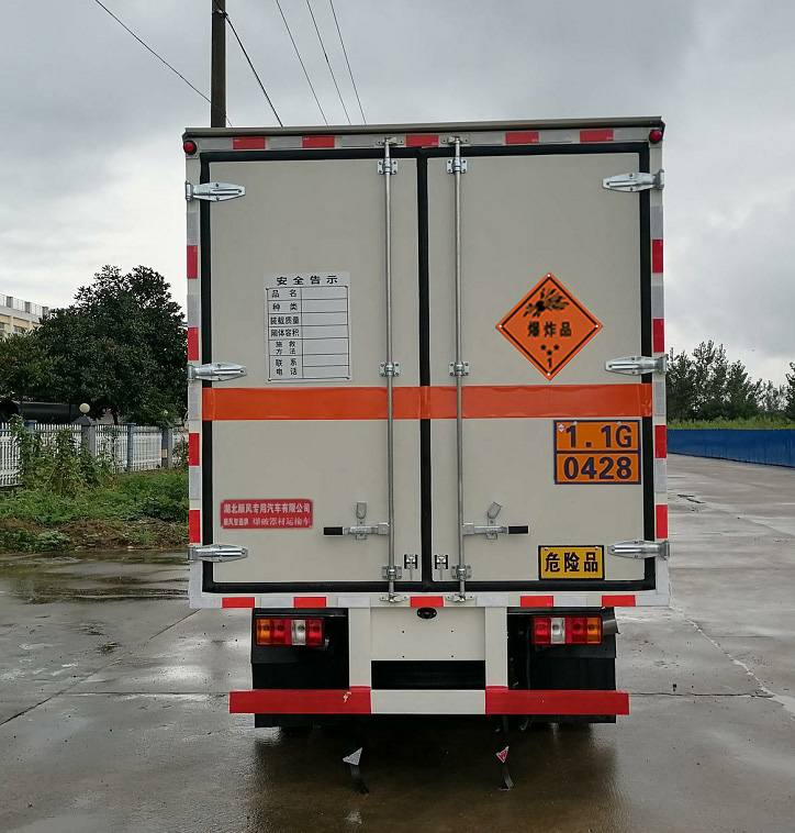 順風(fēng)智造牌SFZ5045XQYJ6爆破器材運(yùn)輸車公告圖片