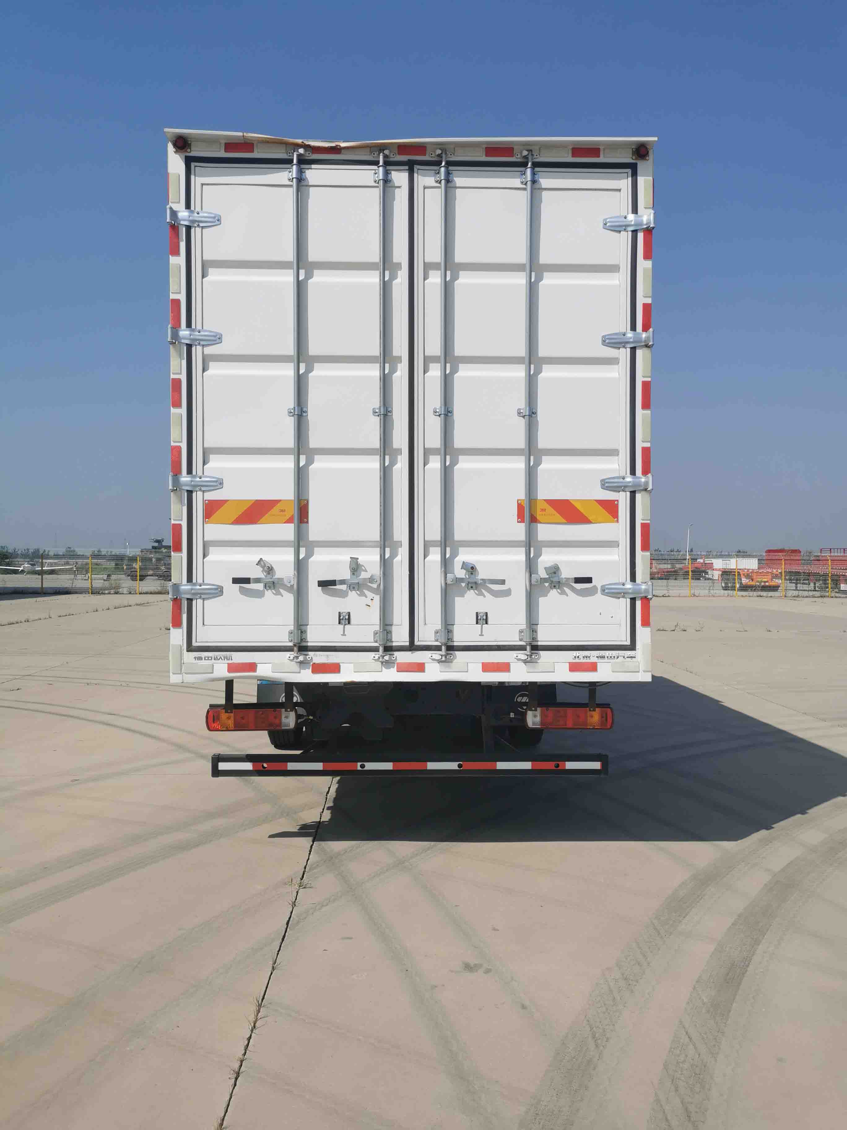 福田牌BJ5166XXY-4M廂式運輸車公告圖片