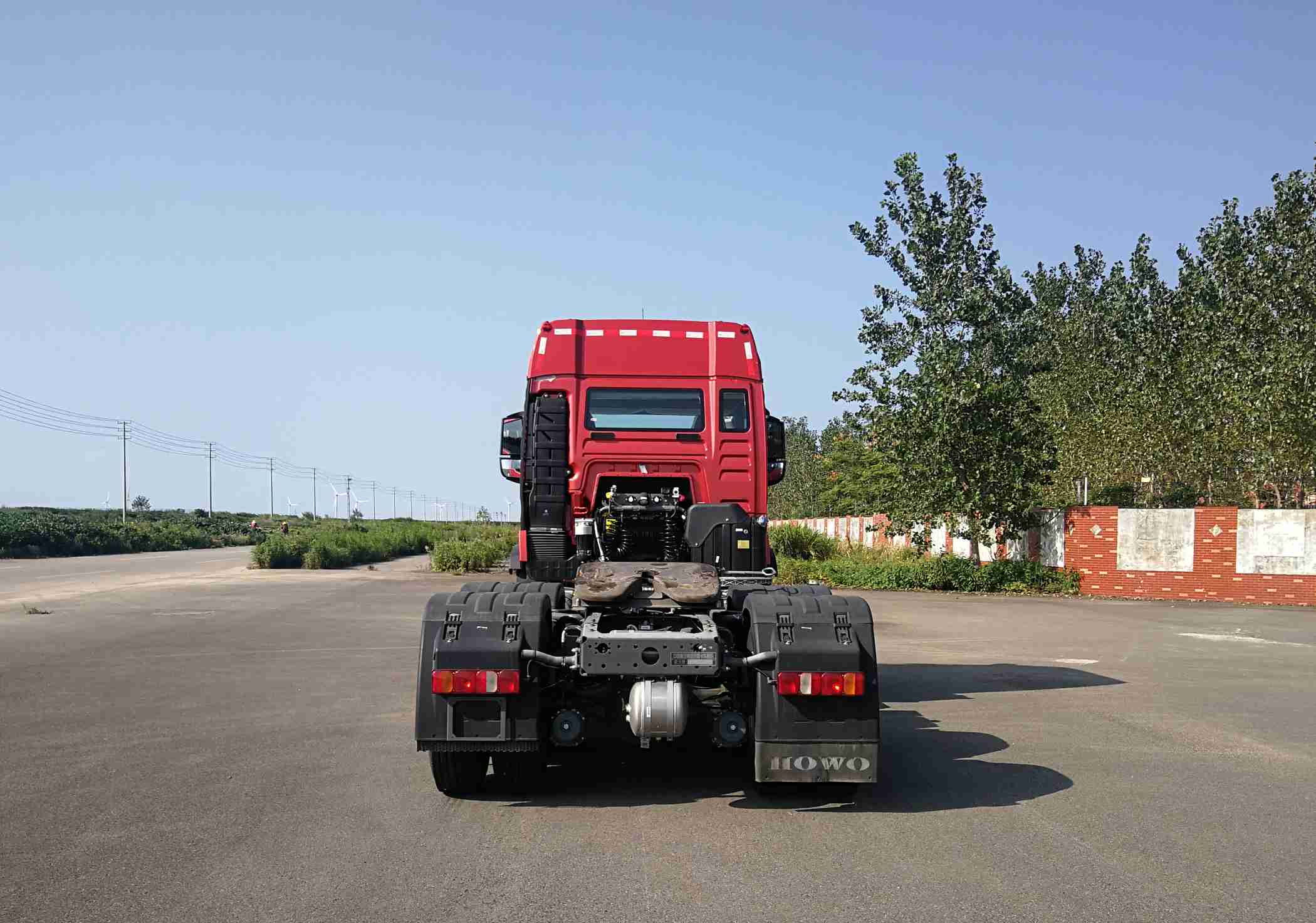 ZZ4257V324GF11 豪沃牌505马力后双桥,后八轮柴油国六牵引汽车图片