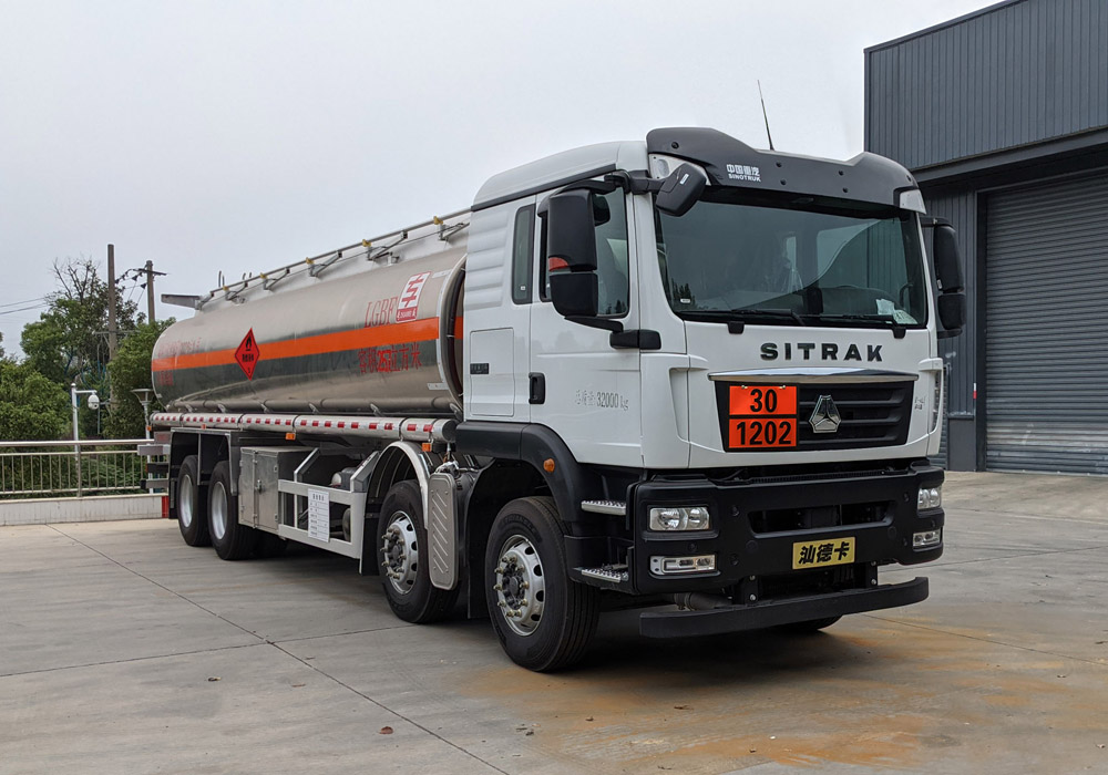 专威牌HTW5321GYYLZK6C铝合金运油车