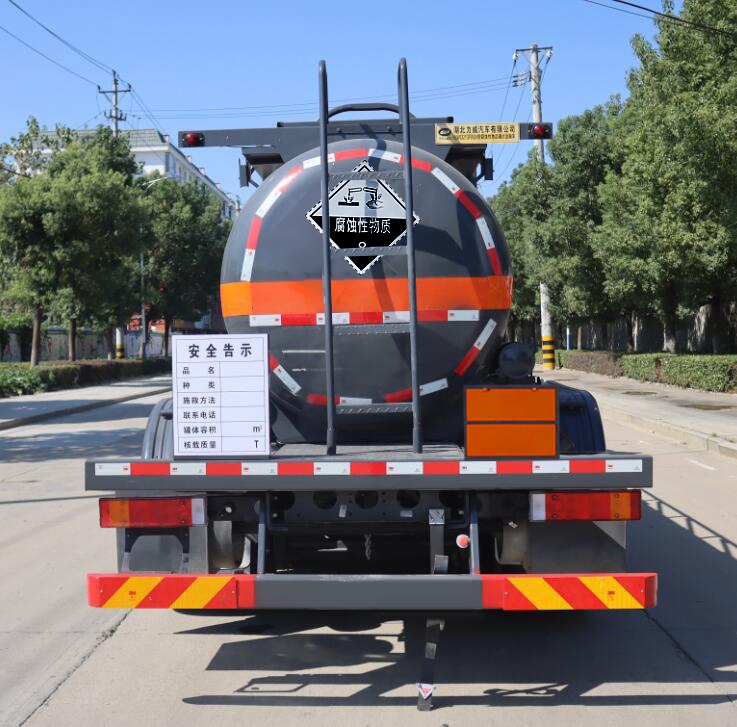 中汽力威牌HLW5321GFWD6腐蝕性物品罐式運(yùn)輸車公告圖片