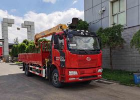 随车起重运输车