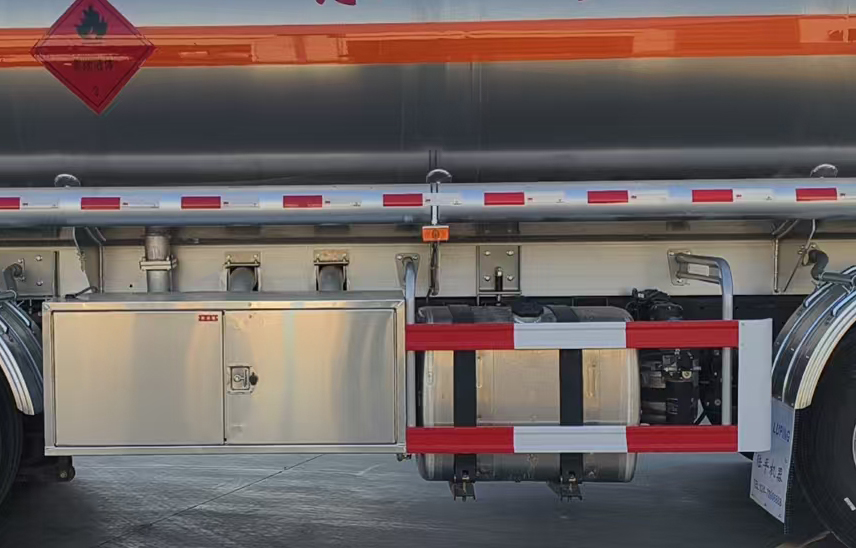 陸平機器牌LPC5325GYYC6鋁合金運油車公告圖片