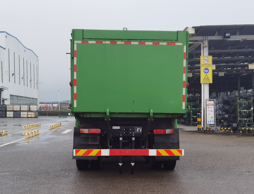 CQ3250BEVES504 红岩牌490马力后双桥,后八轮纯电动6.2米换电式纯电动自卸汽车图片