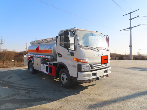 LPC5070GJYH6型加油车图片