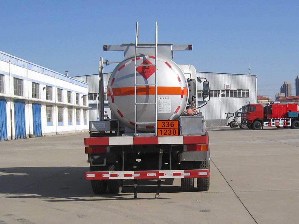 油龍牌YLL5120GRY易燃液體罐式運(yùn)輸車(chē)公告圖片