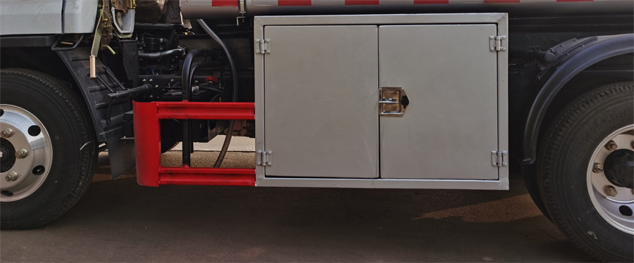 潤(rùn)知星牌SCS5041GRYEQ6易燃液體罐式運(yùn)輸車公告圖片