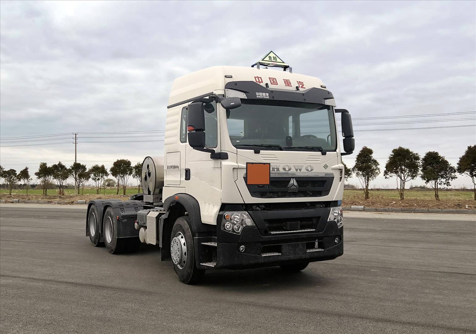 豪沃牌 524马力 危险品牵引汽车(ZZ4257V384GF1LW1)