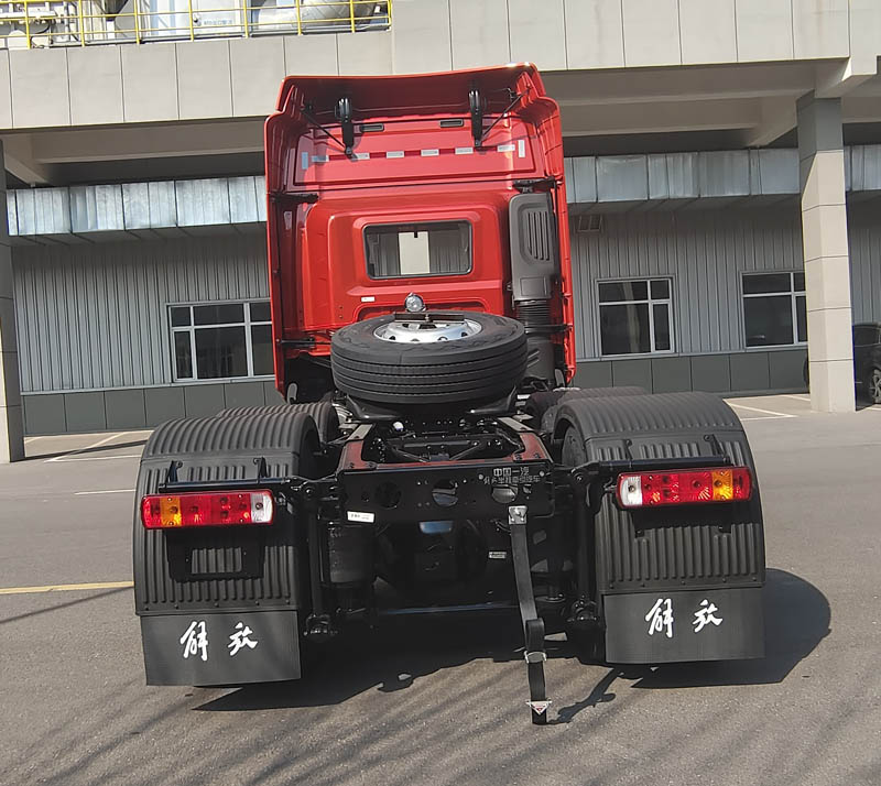 CA4256P25K2T1E6A80 解放牌464马力后双桥,后八轮柴油国六危险品牵引汽车图片