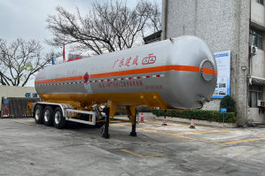 易燃液体罐式运输半挂车