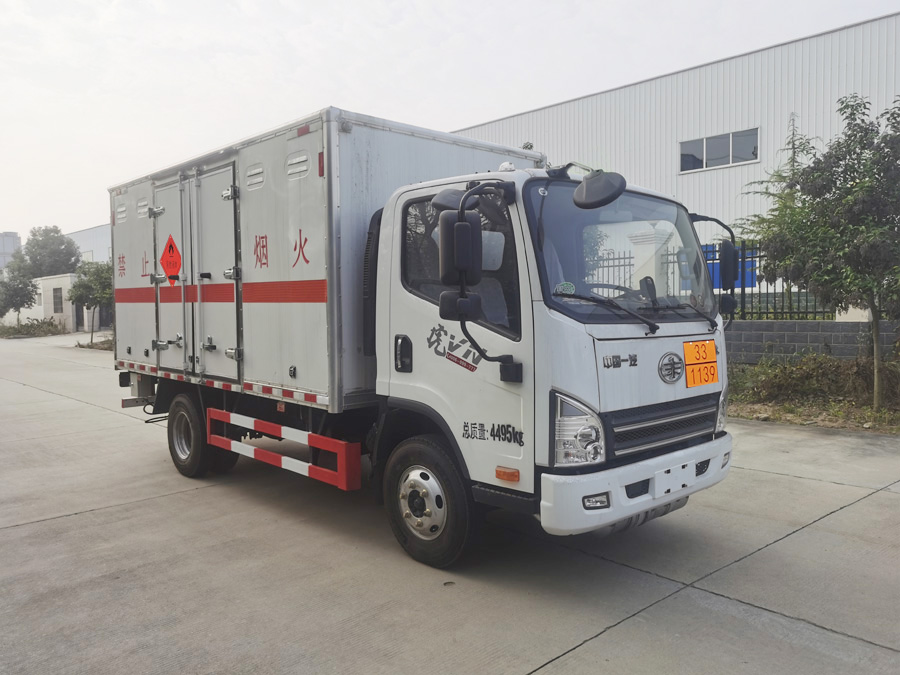 大力牌DLQ5043XRYCA6易燃液体厢式运输车