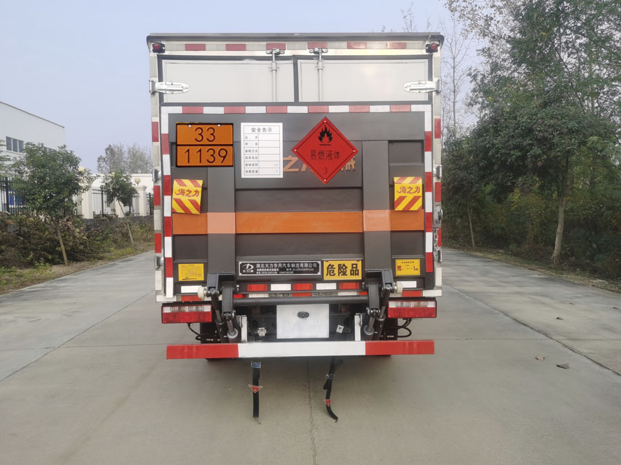 大力牌DLQ5043XRYCA6易燃液體廂式運(yùn)輸車(chē)公告圖片