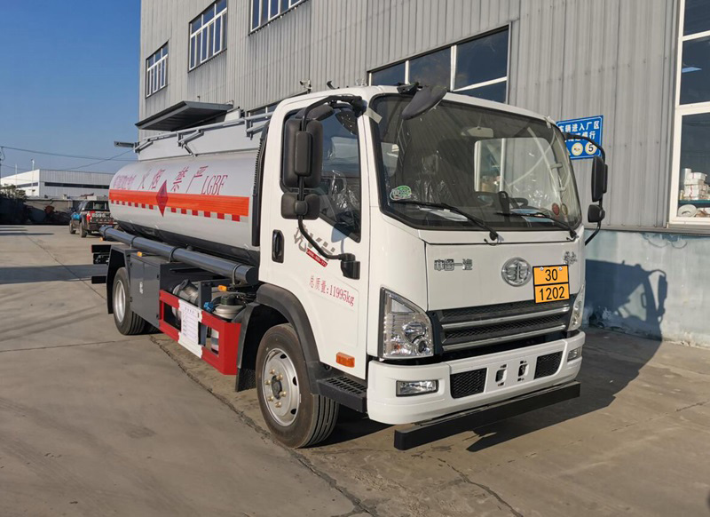 HTT5121GJYCA6型加油车图片
