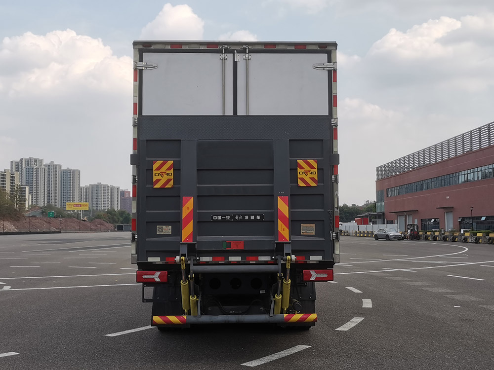 解放牌CA5320XLCP77K24T4E6冷藏車公告圖片