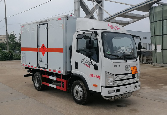 顺风智造牌SFZ5045XRYC6易燃液体厢式运输车