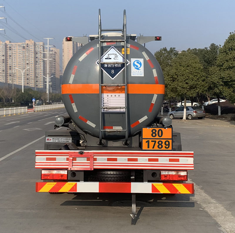 楚飞牌CLQ5180GFW6E腐蚀性物品罐式运输车公告图片