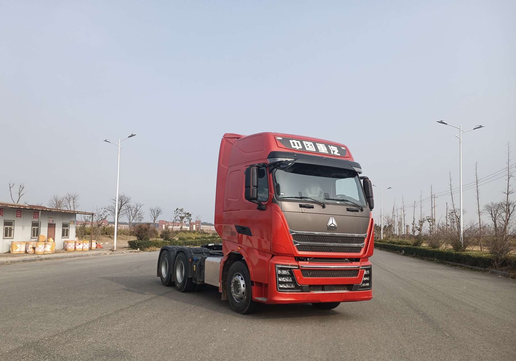 豪沃牌 581马力 牵引汽车(ZZ4257Y324HF1H)