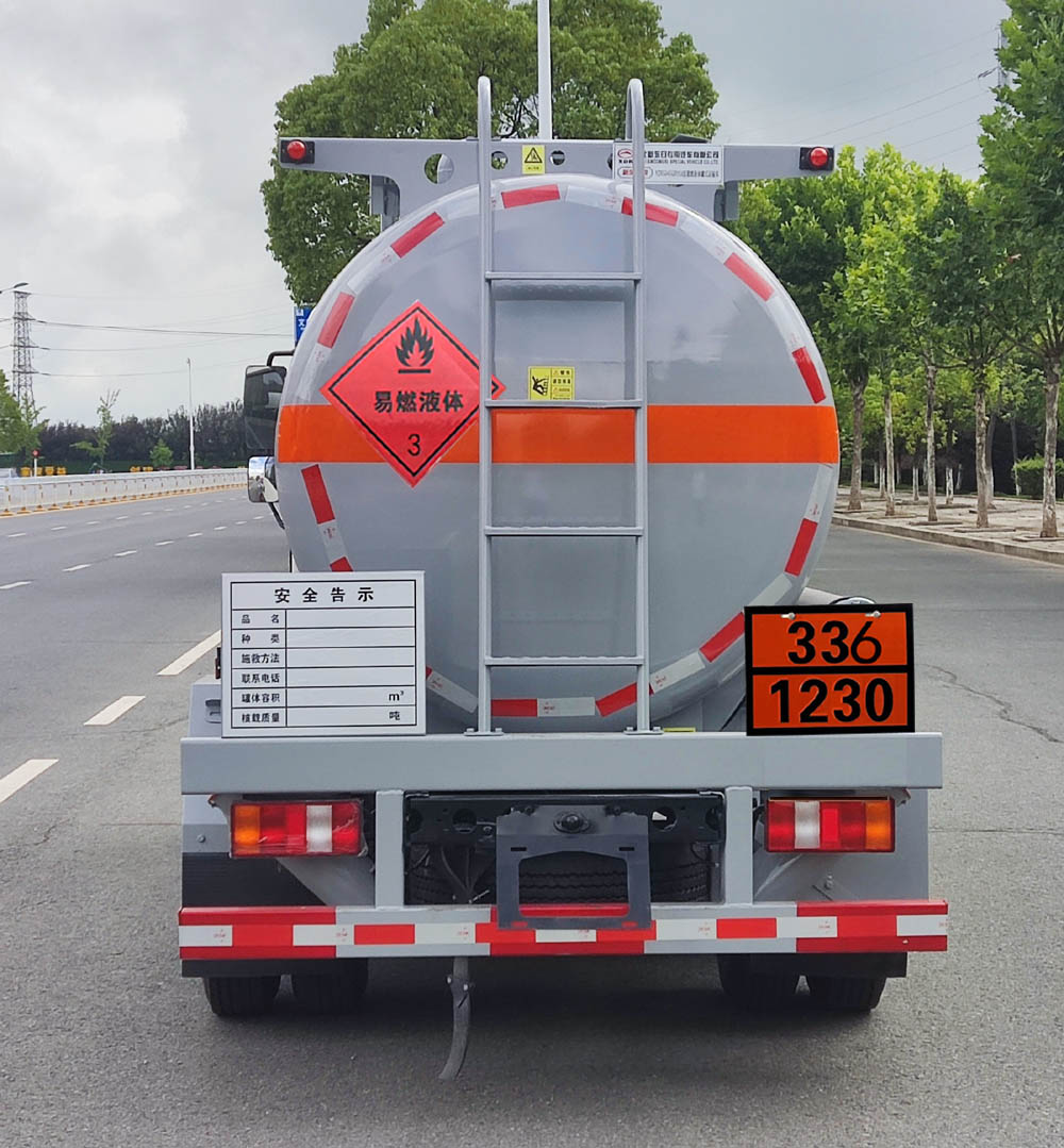 新東日牌YZR5097GRYZ6易燃液體罐式運(yùn)輸車公告圖片