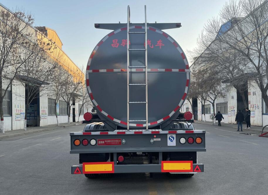 普通液体运输半挂车图片