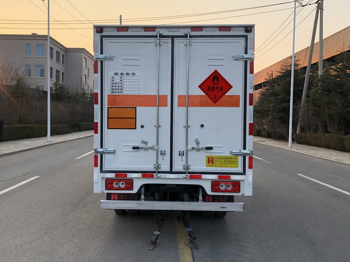 易燃气体厢式运输车图片