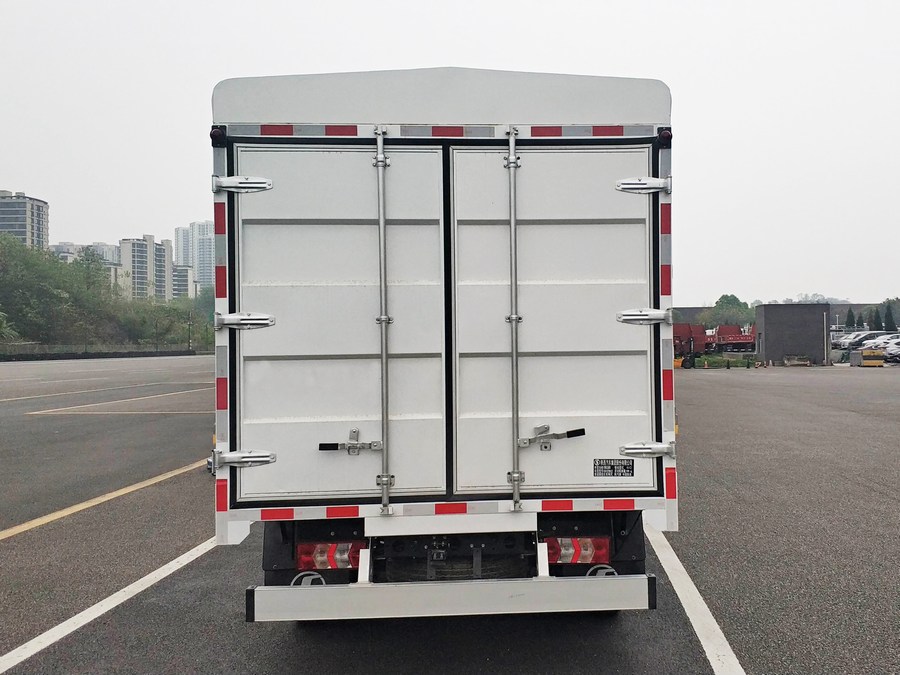 陜汽牌SX5042CCYNP6331倉柵式運(yùn)輸車公告圖片