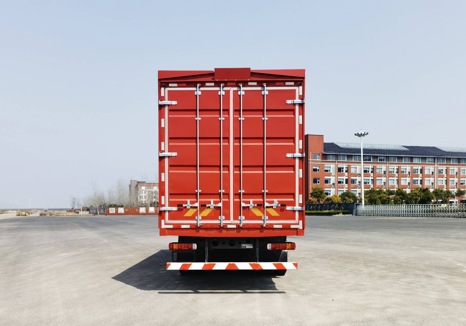 豪沃牌ZZ5167XYKK501GF1翼開啟廂式車公告圖片