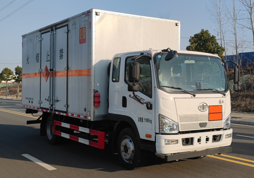 专力牌ZLC5120XRYC6易燃液体厢式运输车