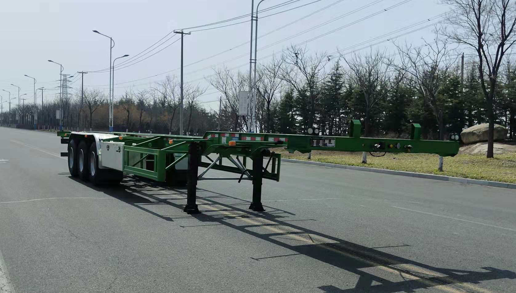 驰路行牌14米35.8吨3轴集装箱运输半挂车(CLX9400TJZE)