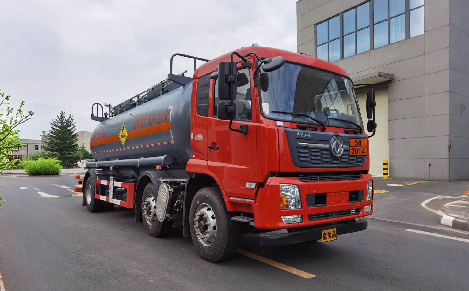 東駒牌LDW5265GYWD6氧化性物品罐式運(yùn)輸車