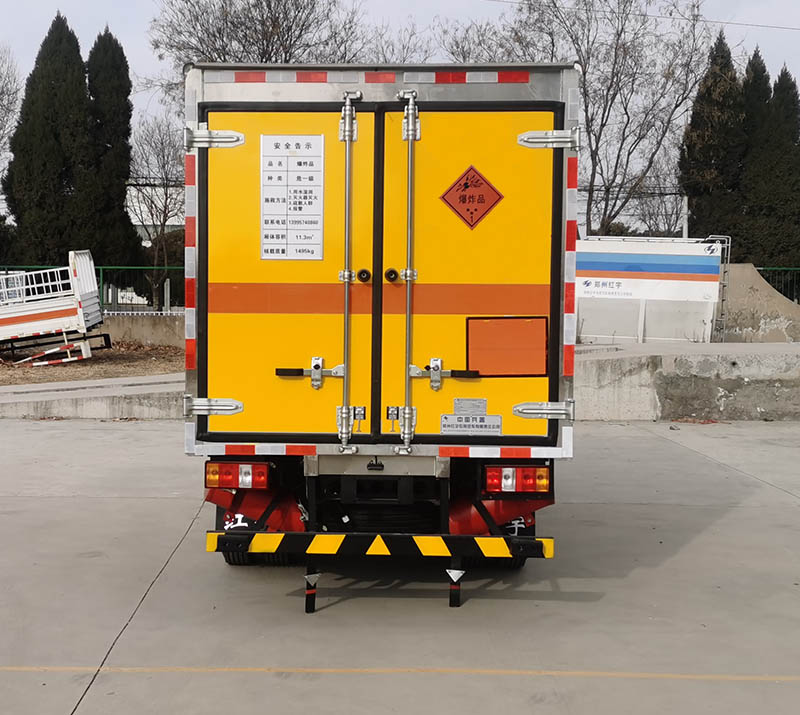 紅宇牌HYJ5040XQY-JX3爆破器材運(yùn)輸車(chē)公告圖片