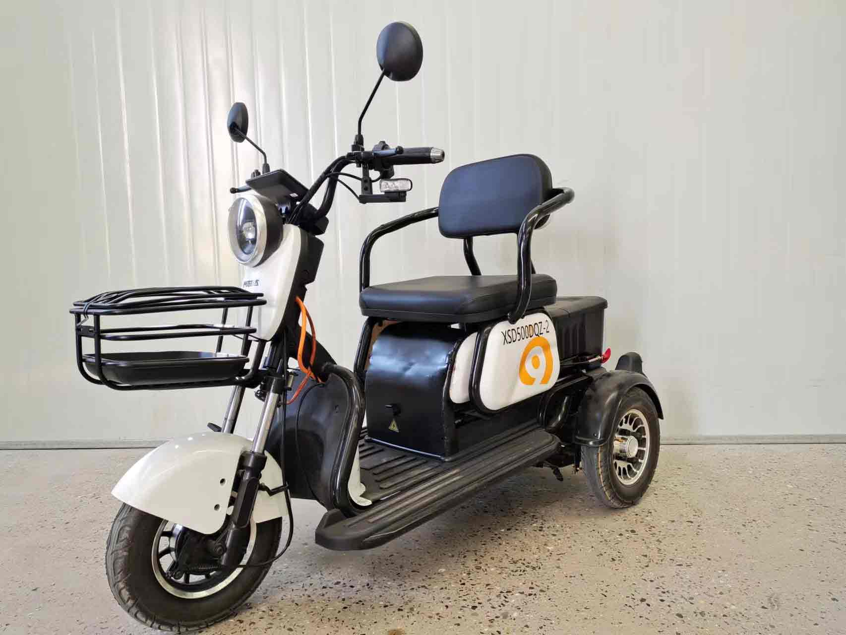 电动正三轮轻便摩托车