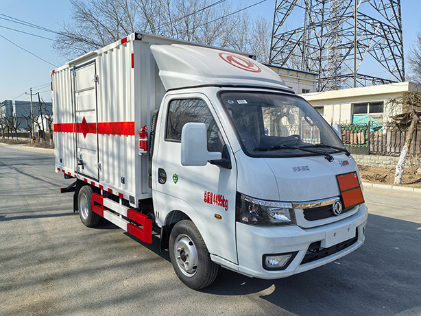 驼马牌JLC5045XRQHB易燃气体厢式运输车