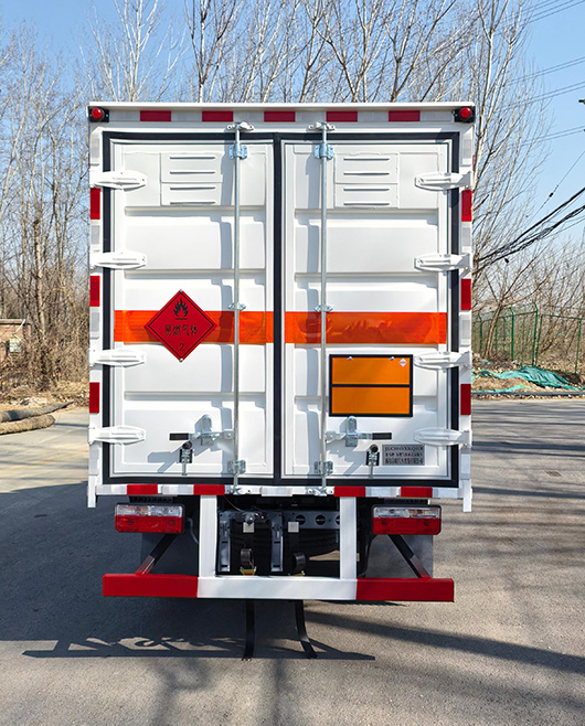駝馬牌JLC5045XRQHB易燃?xì)怏w廂式運(yùn)輸車公告圖片