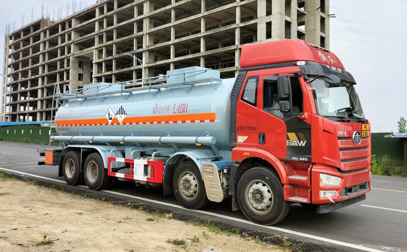 HTT5321GZWCA6型杂项危险物品罐式运输车图片