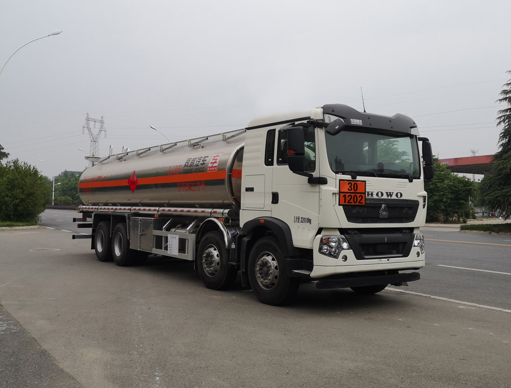 专威牌HTW5327GYYLZZ6C铝合金运油车