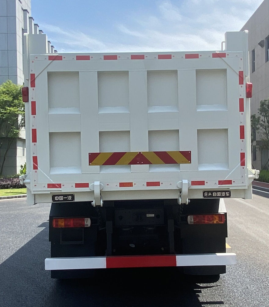 CA3310P27L5T4BEVA80 解放牌490马力前四后八纯电动6.8米换电式纯电动自卸汽车图片