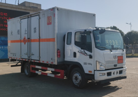 爆破器材运输车