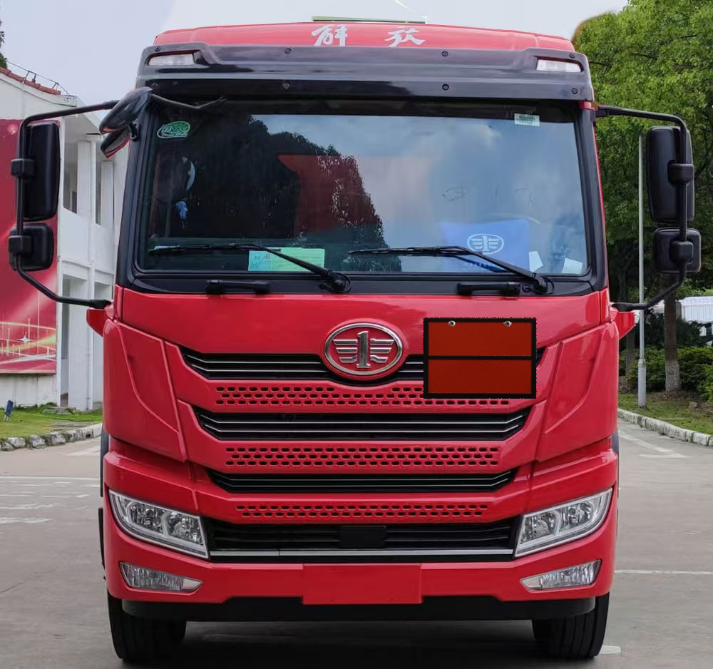 陸平機(jī)器牌LPC5260GFWC6腐蝕性物品罐式運(yùn)輸車公告圖片