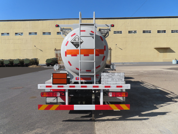 陸平機(jī)器牌LPC5260GFWC6腐蝕性物品罐式運(yùn)輸車公告圖片