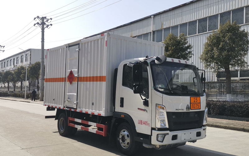 大力牌DLQ5042XRQZZ6易燃气体厢式运输车