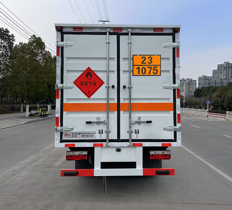 楚飛牌CLQ5042XRQ6E易燃?xì)怏w廂式運(yùn)輸車公告圖片