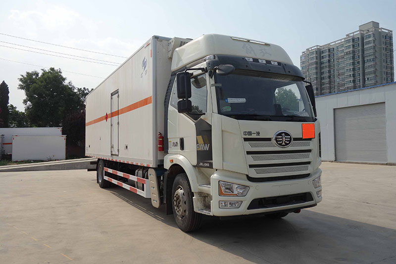 红宇牌HYJ5180XRY-CA易燃液体厢式运输车