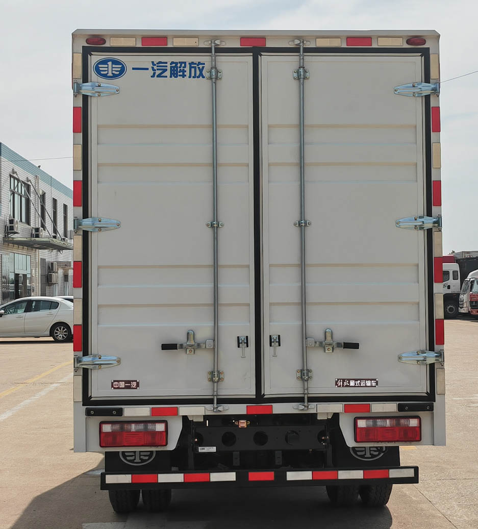 解放牌CA5044XXYP40K56L2E6A84廂式運輸車公告圖片