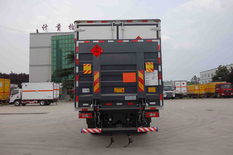 紅宇牌HYJ5120XRY-BJ易燃液體廂式運(yùn)輸車公告圖片