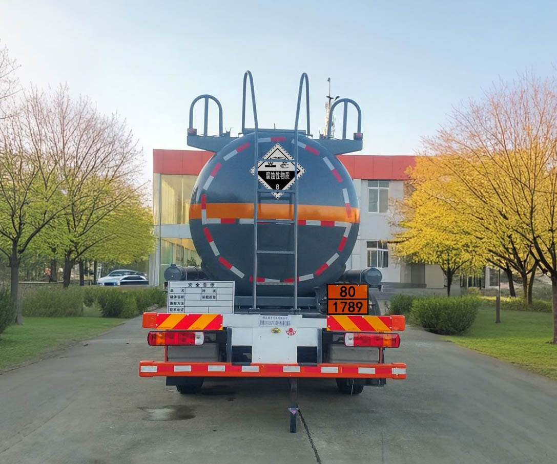 東駒牌LDW5329GFWC6腐蝕性物品罐式運(yùn)輸車(chē)公告圖片