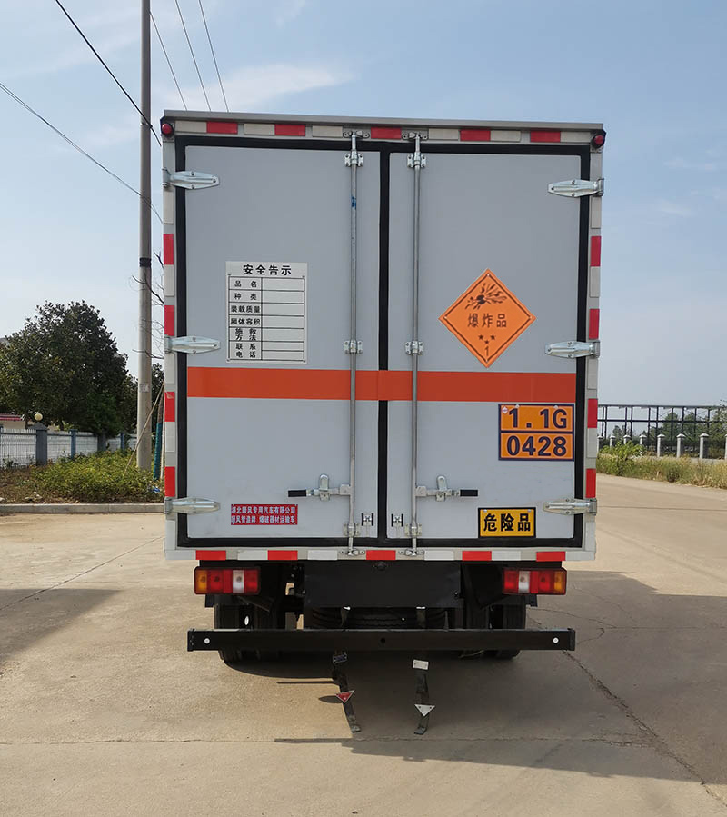 順風智造牌SFZ5045XQYS6爆破器材運輸車公告圖片