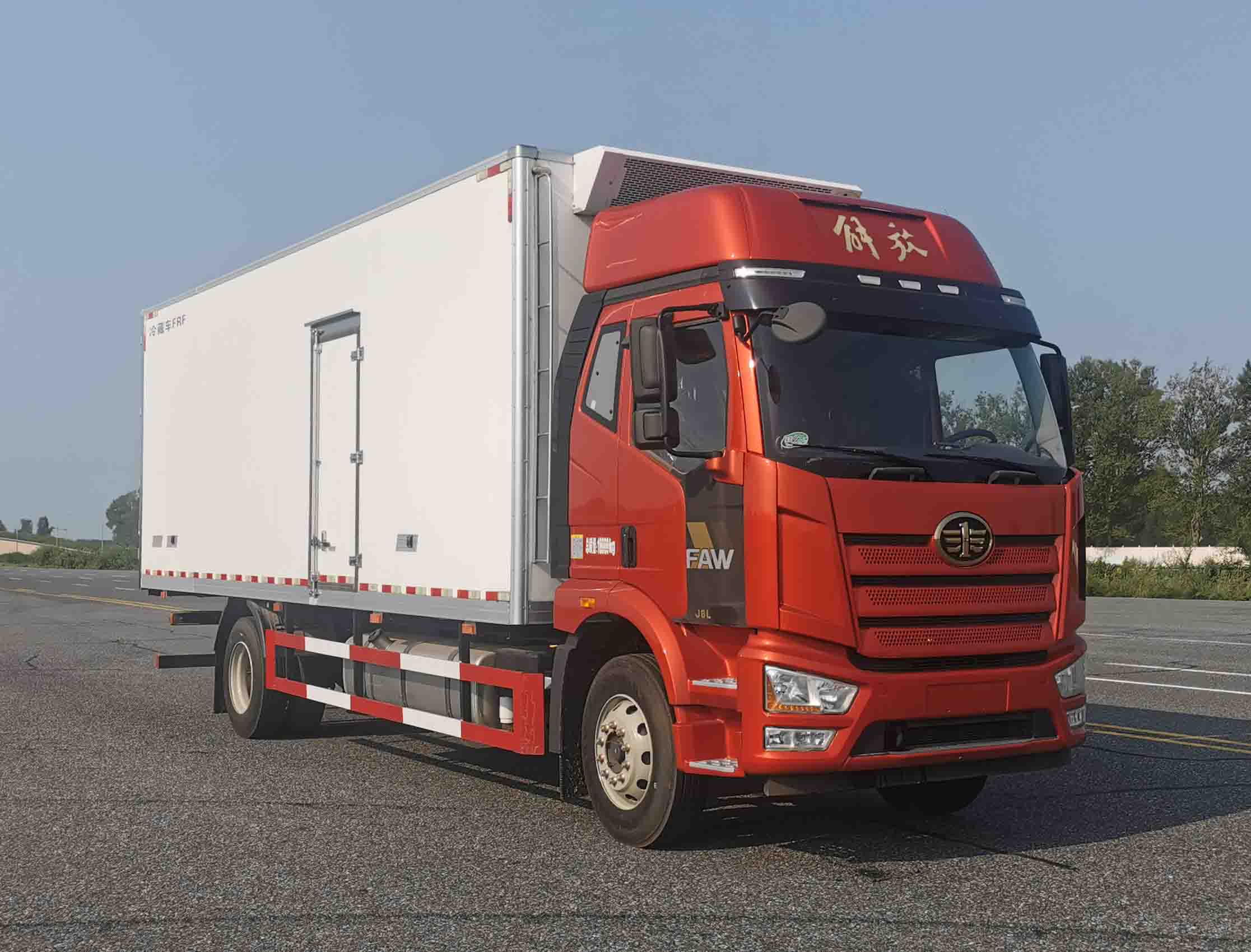 解放牌CA5181XLCP62K1L4E6冷藏車(chē)公告圖片