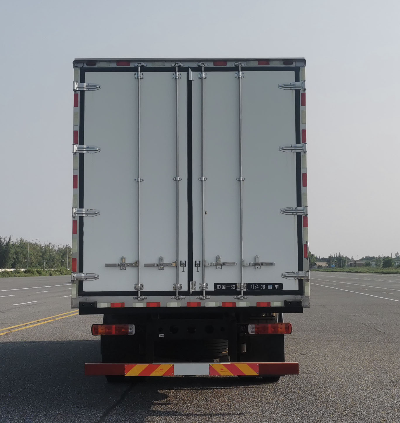 解放牌CA5181XLCP62K1L4E6冷藏車(chē)公告圖片